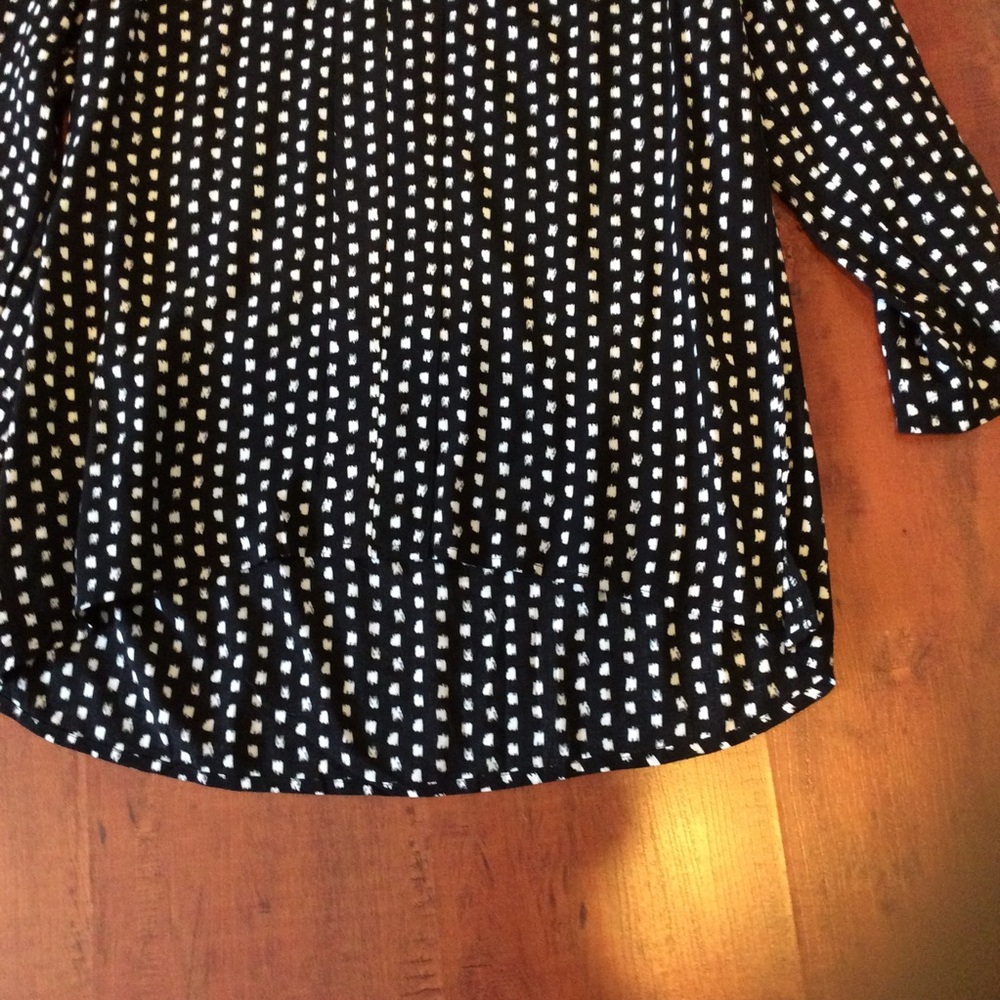 Ladies top - Picture 2 of 3